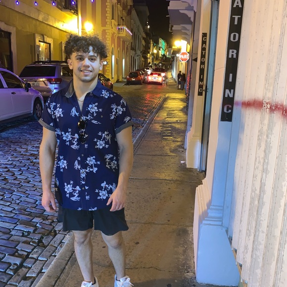 Meet your Posher, Andrew - Picture 2 of 3